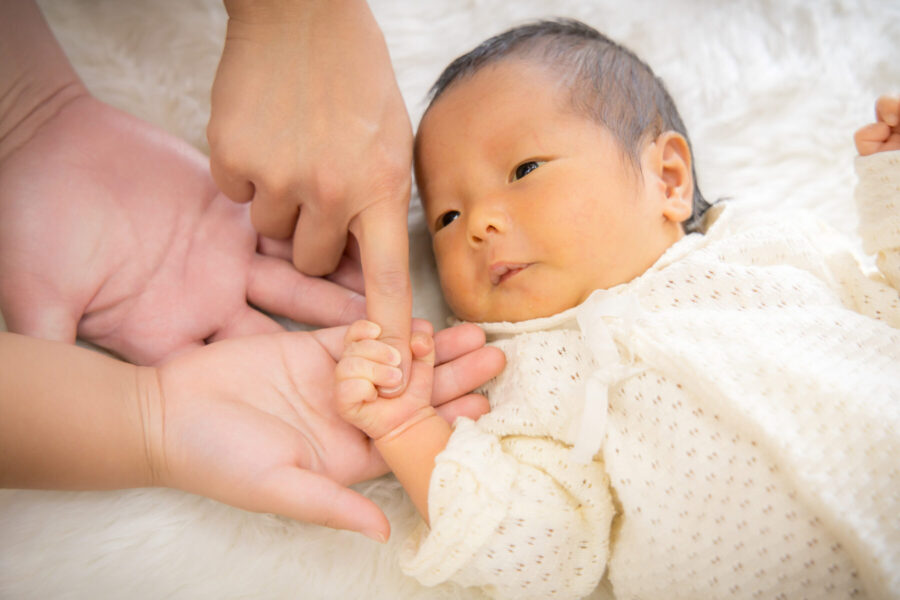貸し切りスタジオ・プチココンでニューボーンの撮影｜お子様の成長記録をアルバムに♬埼玉の竹内写真館